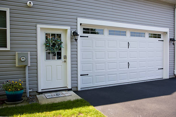 24/7 Emergency Garage Door Panel Replacement experts in Pompano Beach, FL
